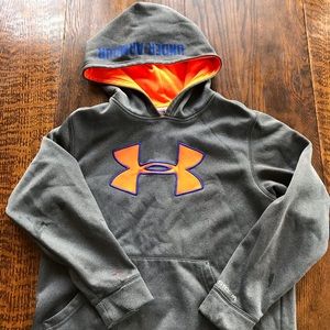 Underarmour hoodie size youth medium.